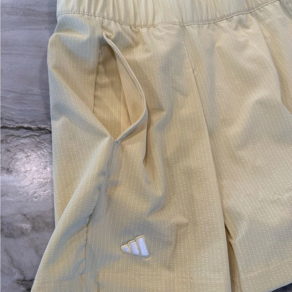 adidas Women’s Pale Yellow Pleated Golf Skort - Picture 3 of 6